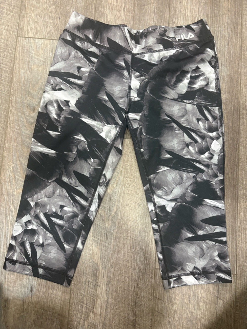 Fila Girls' Black & Gray Floral Capri Leggings